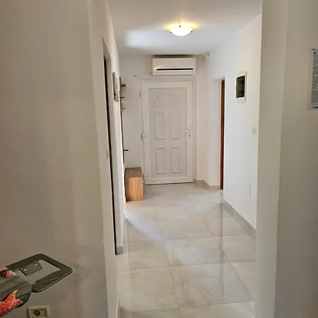 Loborika D&j Apartment *