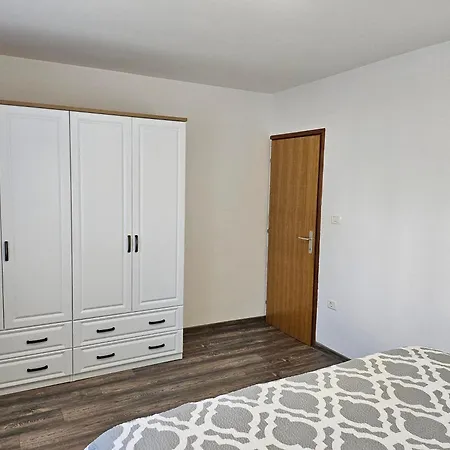 Loborika D&j Apartman Pula