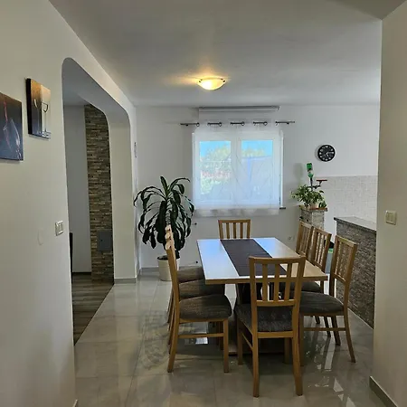 Loborika D&j Apartman Pula